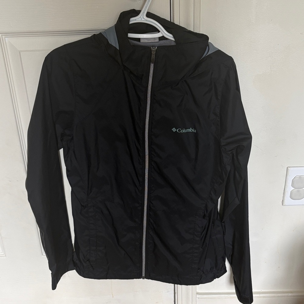 Columbia Black Windbreaker Jacket with Light Gray‎ Accents